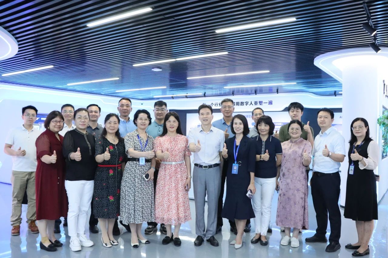 尊龙凯时人生就是搏集团丨清远市政协考察组莅临考察